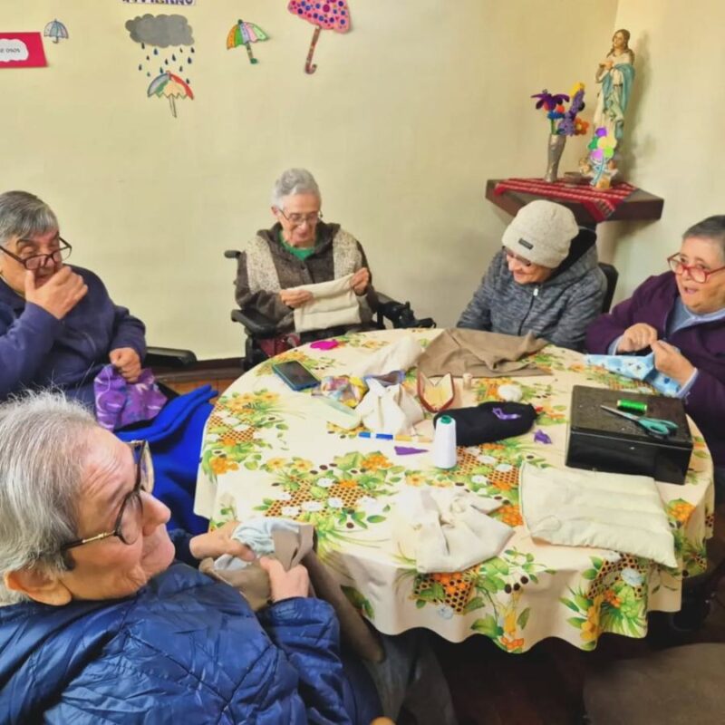 Segunda Expo-Arcoa, agosto 2026: hermanas de ARCOA preparando sus manualidades